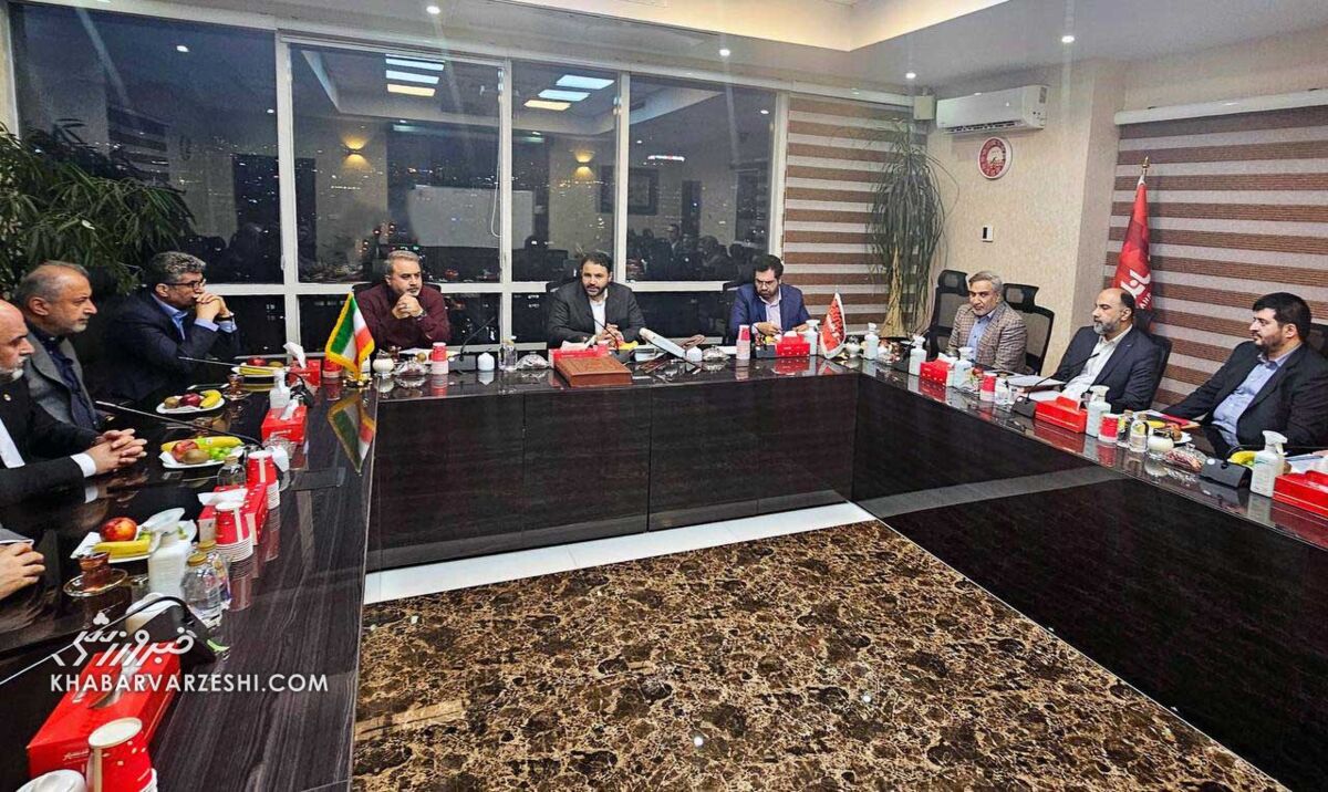 دیدار مدیرعامل و اعضای هیئت مدیره پرسپولیس با مدیرعامل بانک شهر +تصاویر