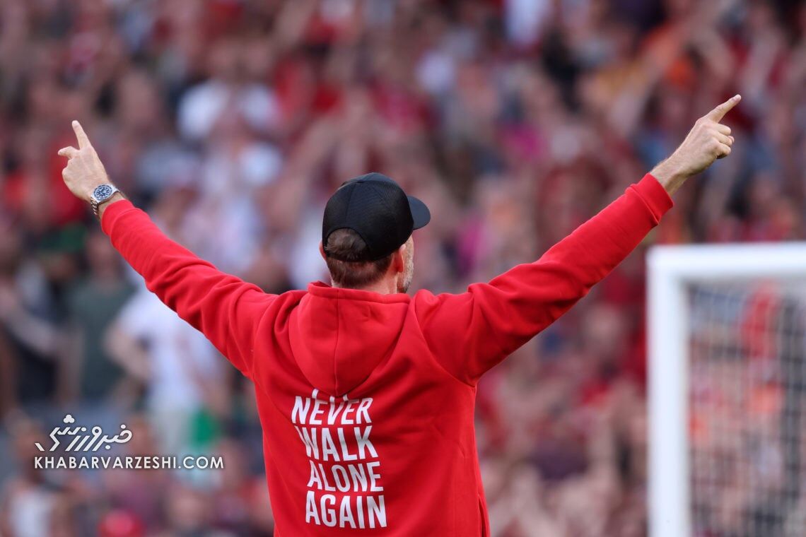 اشکهای سه نفر در خداحافظی کلوپ از لیورپول/ کلوپ: گریه میکنم چون دلم برای این مردم تنگ میشود +تصاویر