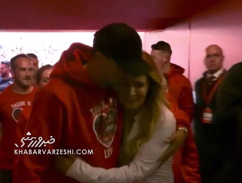 اشکهای سه نفر در خداحافظی کلوپ از لیورپول/ کلوپ: گریه میکنم چون دلم برای این مردم تنگ میشود +تصاویر
