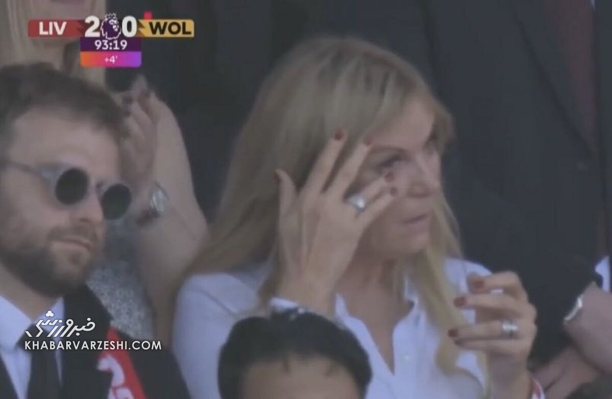 اشکهای سه نفر در خداحافظی کلوپ از لیورپول/ کلوپ: گریه میکنم چون دلم برای این مردم تنگ میشود +تصاویر