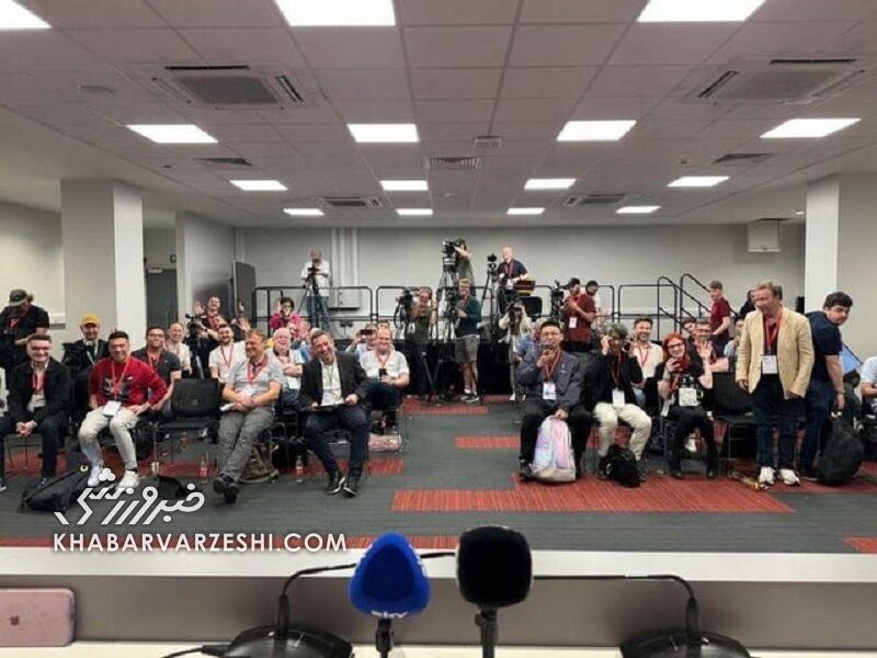 عکس| شیطنت لیورپول در آخرین کنفرانس مطبوعاتیاش؛ اگر دلم برایتان تنگ شود...