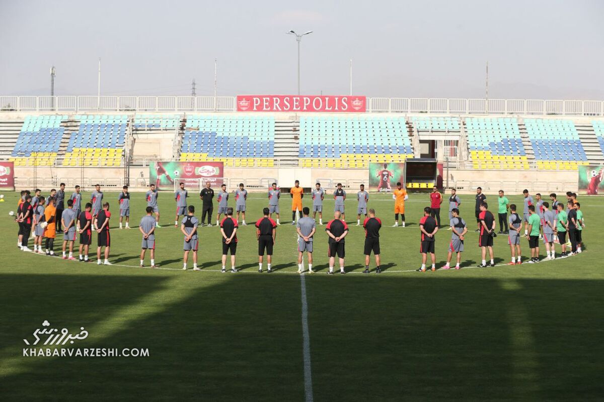 عکس| ادای احترام پرسپولیسیها به شهدای بالگرد رئیس جمهور
