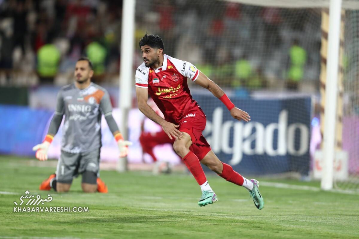 وضعیت قرمز آقای پاس گل در پرسپولیس وضعیت قرمز آقای پاس گل در پرسپولیس