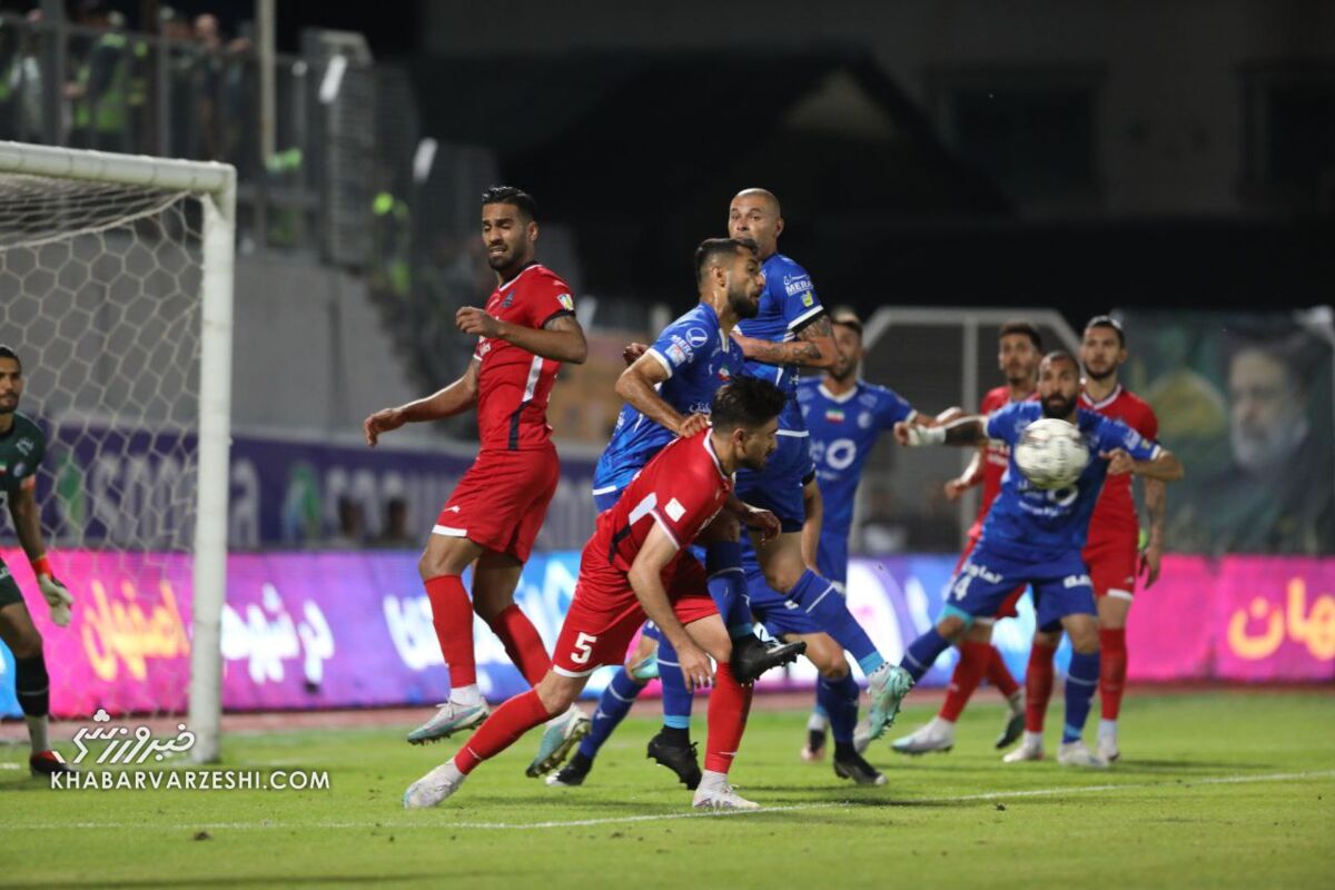 هم استقلال شانس دارد هم پرسپولیس؛ تا روز آخر قهرمان مشخص نیست/ ای کاش استقلال در قائمشهر تهاجمیتر بازی میکرد/ شمسآذر را دست کم نگیرید