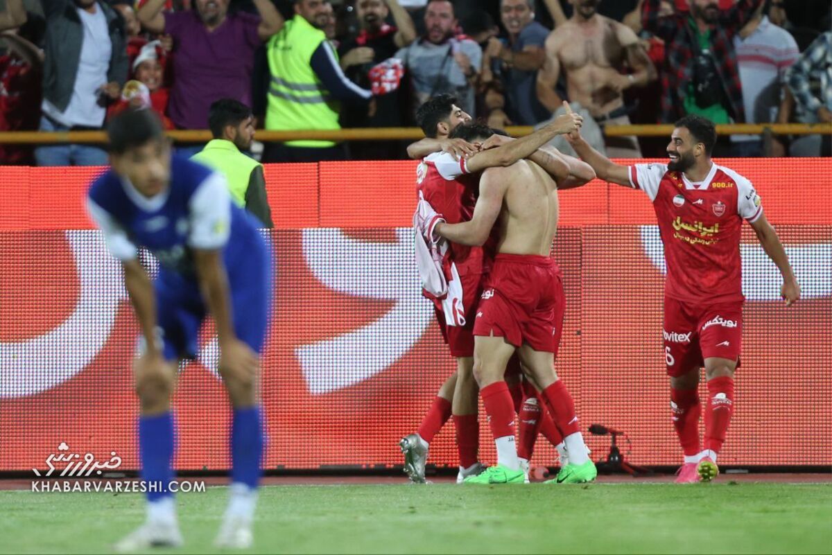 کلکسیون مدافع پرسپولیس رنگ صدر را عوض کرد/ از گل و پنالتی تا تیر دروازه و ریباند در ۱۵ دقیقه کلکسیون مدافع پرسپولیس رنگ صدر را عوض کرد/ از گل و پنالتی تا تیر دروازه و ریباند در ۱۵ دقیقه