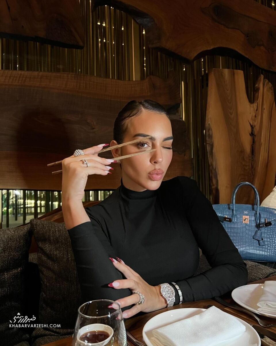 تیپ تمام مشکی جورجینا