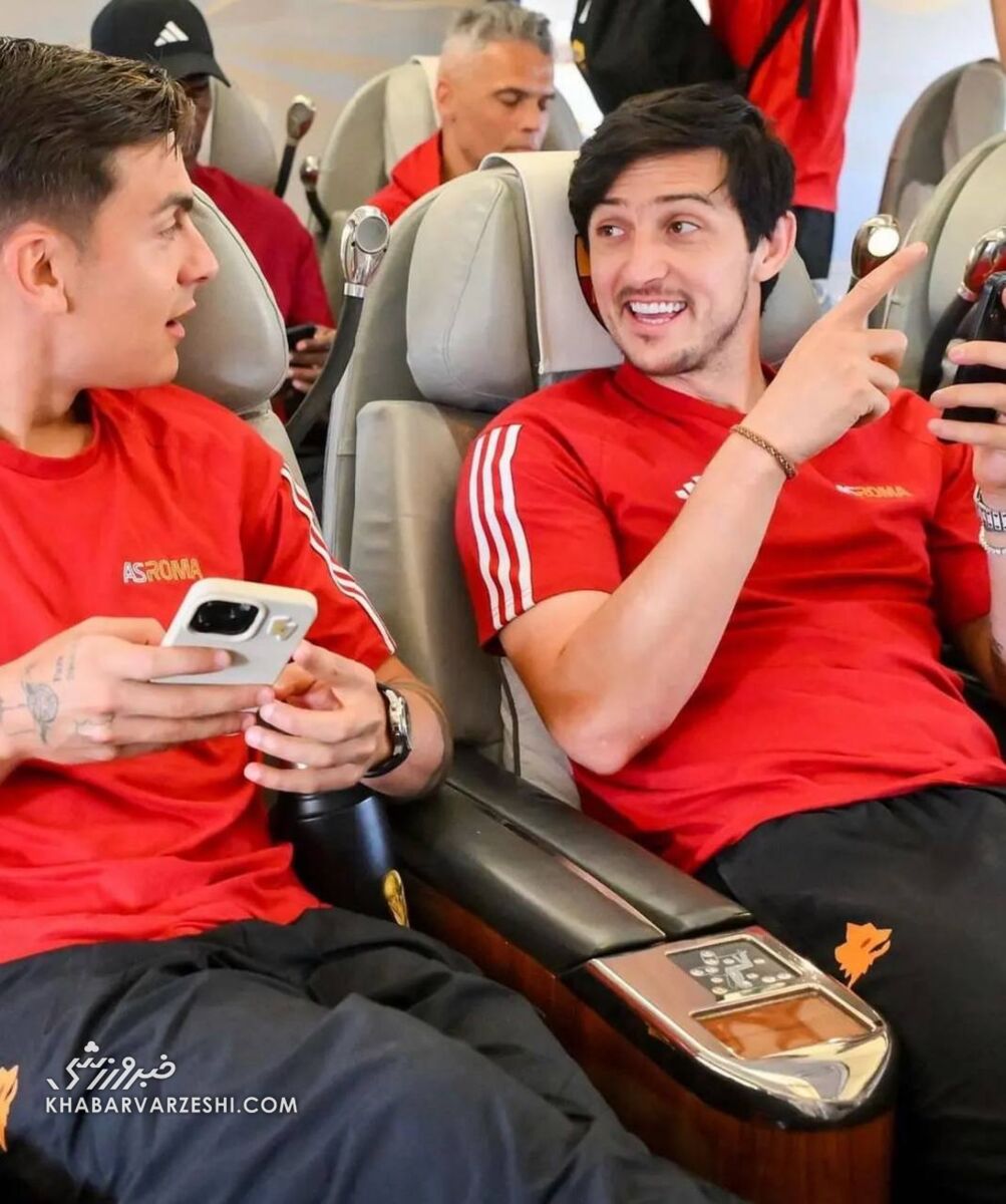 عکس| خلوت دو نفره سردار آزمون و پائولو دیبالا در راه استرالیا