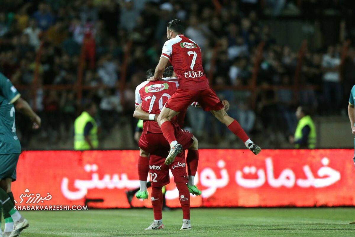 پرسپولیس در نزدیکترین حالت به قهرمانی/ چشمک سرخها به جام در آزادی! پرسپولیس در نزدیکترین حالت به قهرمانی/ چشمک سرخها به جام در آزادی!