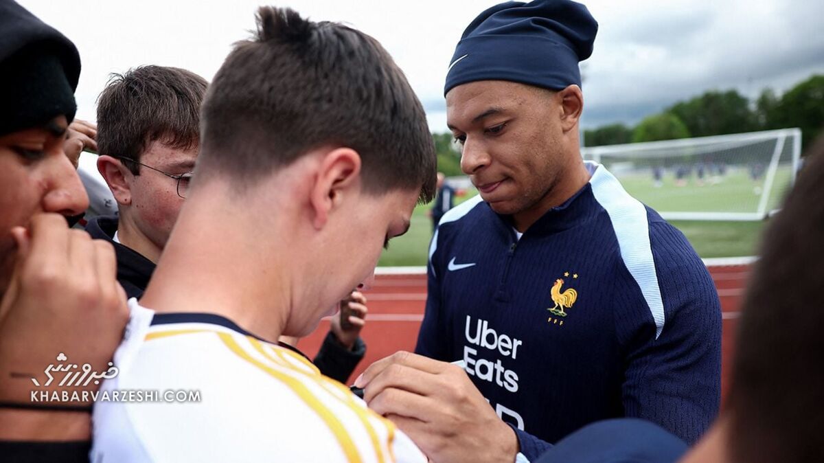 کهکشانی جدید! امباپه پیراهن مادریدیها را امضا کرد +عکس