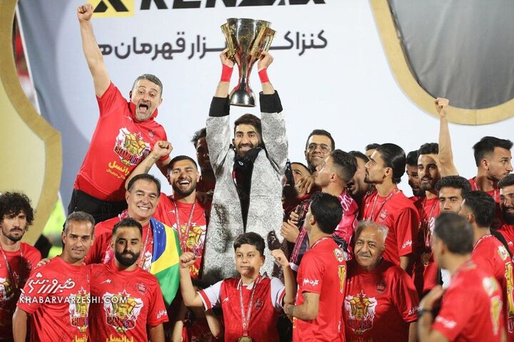 علیرضا بیرانوند و محمد خدابندهلو؛ جشن قهرمانی پرسپولیس در لیگ برتر ایران 1403-1402