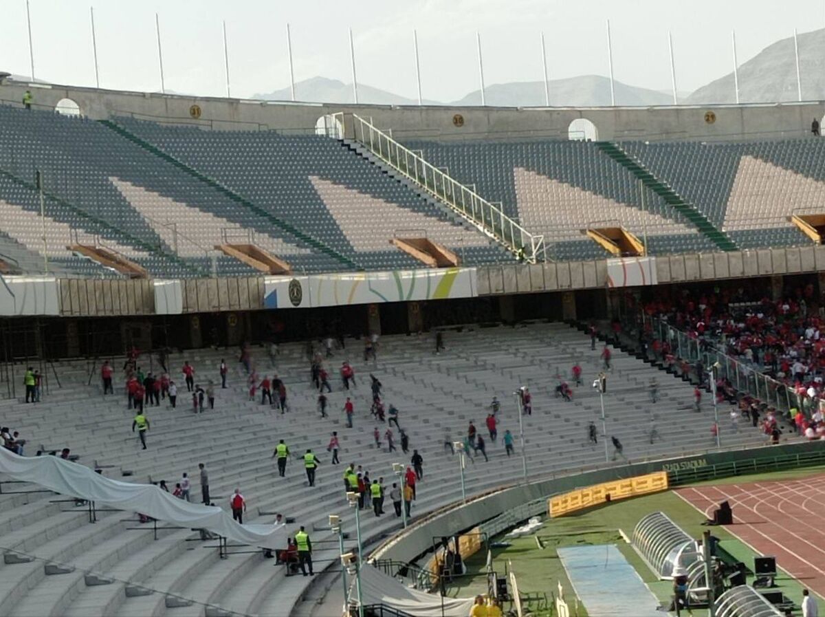 حمله پرسپولیسیها به منطقه ممنوعه!/ کنترل اوضاع از دست رفت! +عکس