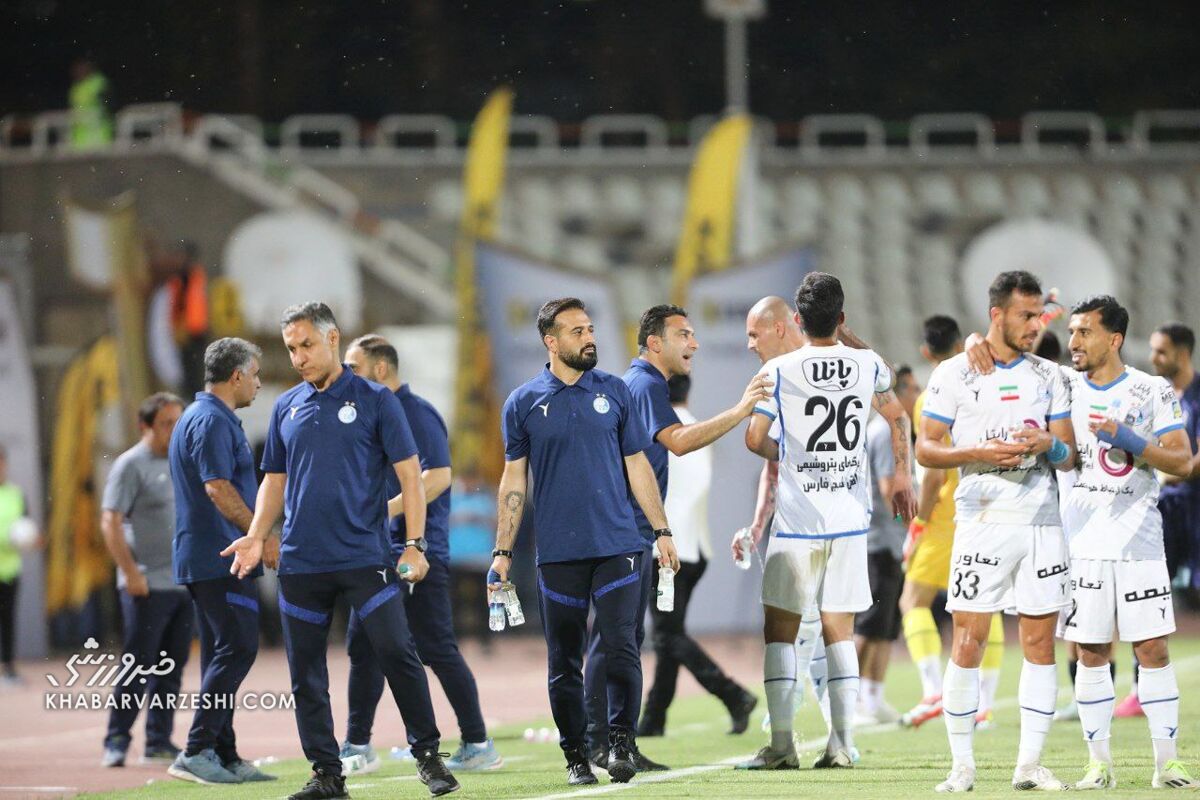 عکس| لباس قهرمانی استقلال که بلااستفاده ماند عکس| لباس قهرمانی استقلال که بلااستفاده ماند