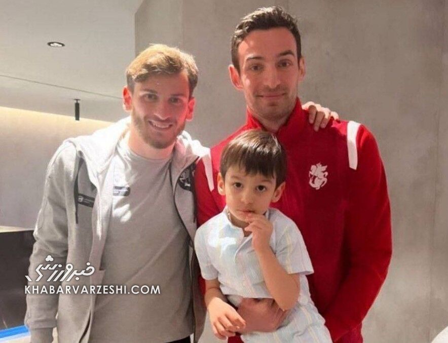 عکس| هدیه ویژه ستاره سریآ ایتالیا به گلزن قهرمانی پرسپولیس عکس| هدیه ویژه ستاره سریآ ایتالیا به گلزن قهرمانی پرسپولیس