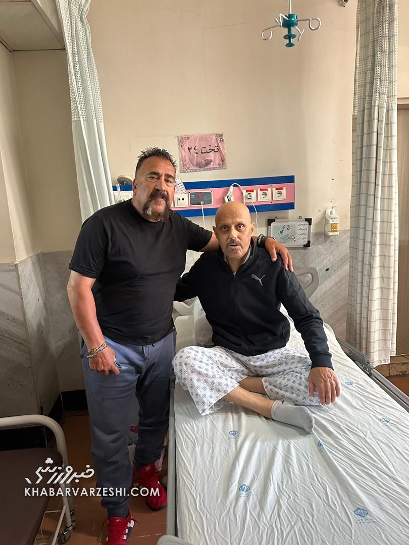 عیادت مدیران و بازیکنان قدیمی استقلال از علی چینی +تصاویر