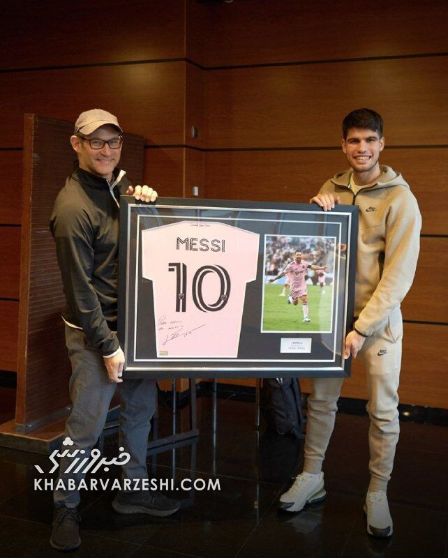 مسی تنیسور اسپانیایی را سورپرایز کرد/ هدیه ویژه اعجوبه آرژانتینی قبل از دیدار نهایی +عکس