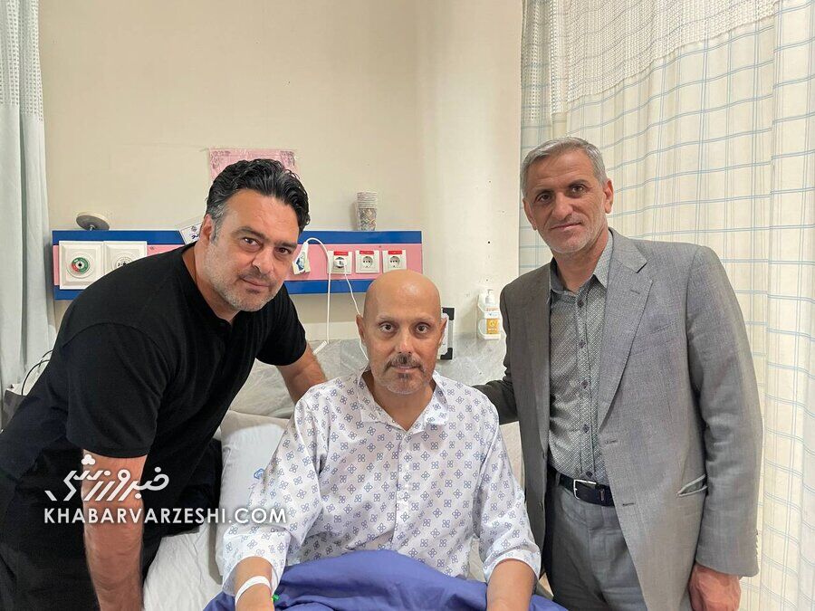 عکس| رئیس فدراسیون پزشکی به عیادت علی چینی رفت