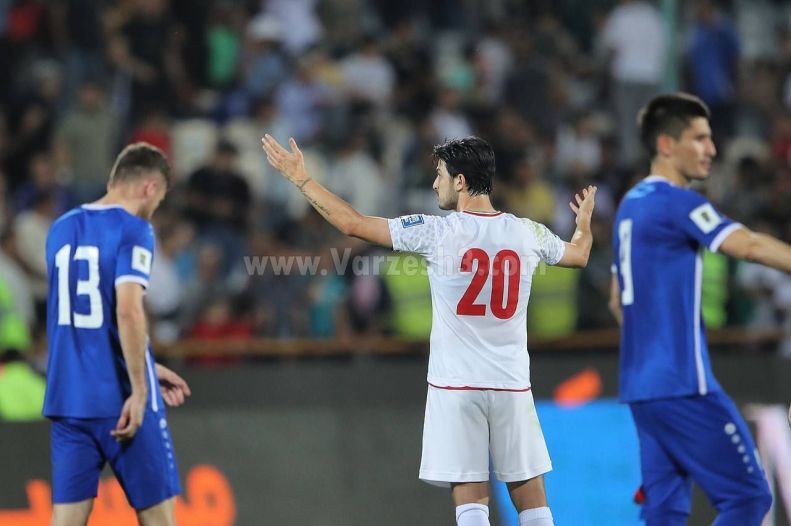 عکس| سردار آزمون از شعار «بیغیرت بیغیرت» هواداران شاکی شد