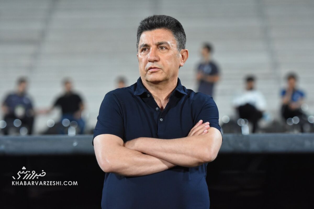 مثل بچههای خوب چمدانم را جمع میکنم و از استقلال میروم/ از من انتقاد میکنند چون چشمانم آبی نیست! مثل بچههای خوب چمدانم را جمع میکنم و از استقلال میروم/ از من انتقاد میکنند چون چشمانم آبی نیست!