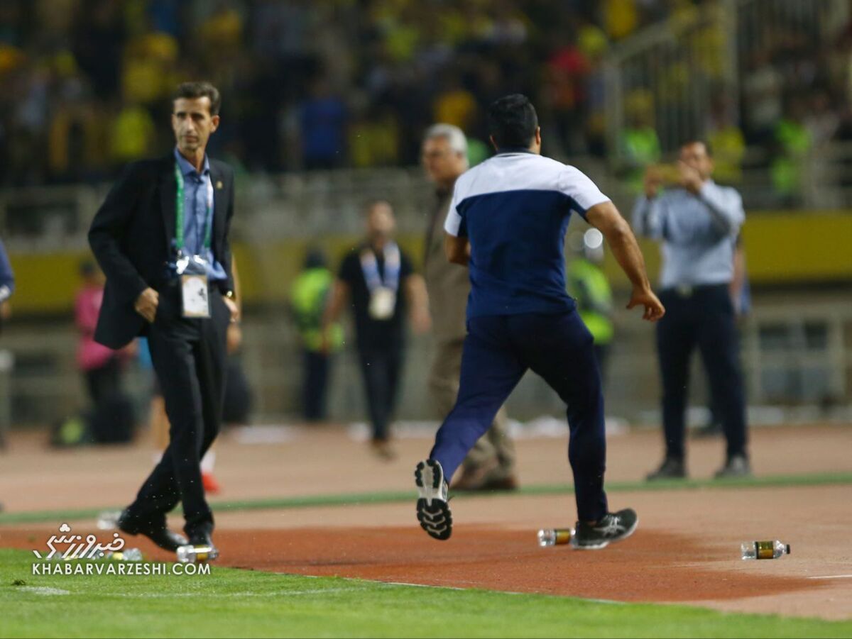 تصاویر| درگیری عجیب بعد از سوت پایان سپاهان - گلگهر/ فریم به فریم با صحنههای زشت در نیمه نهایی جام حذفی