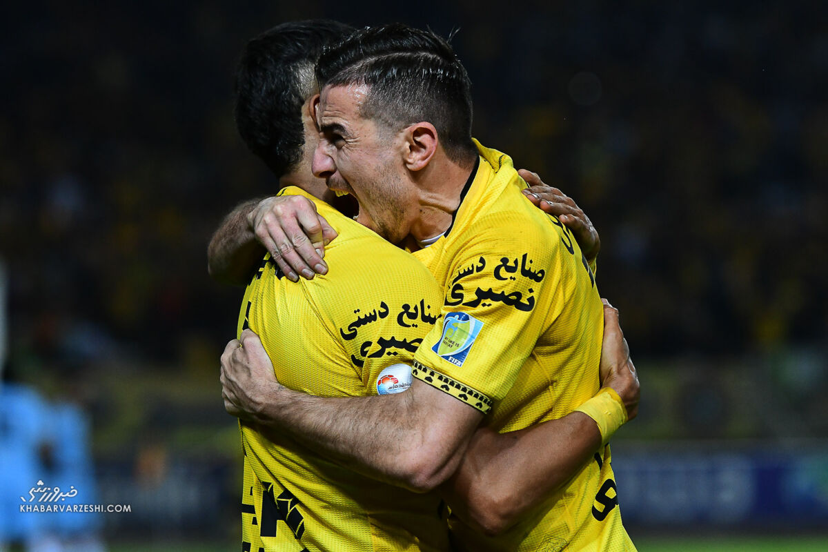 چشمک سپاهان به جام حذفی/ مورایس با پروازهای یک مدافع در آسمان نقش جهان، فینالیست شد چشمک سپاهان به جام حذفی/ مورایس با پروازهای یک مدافع در آسمان نقش جهان، فینالیست شد