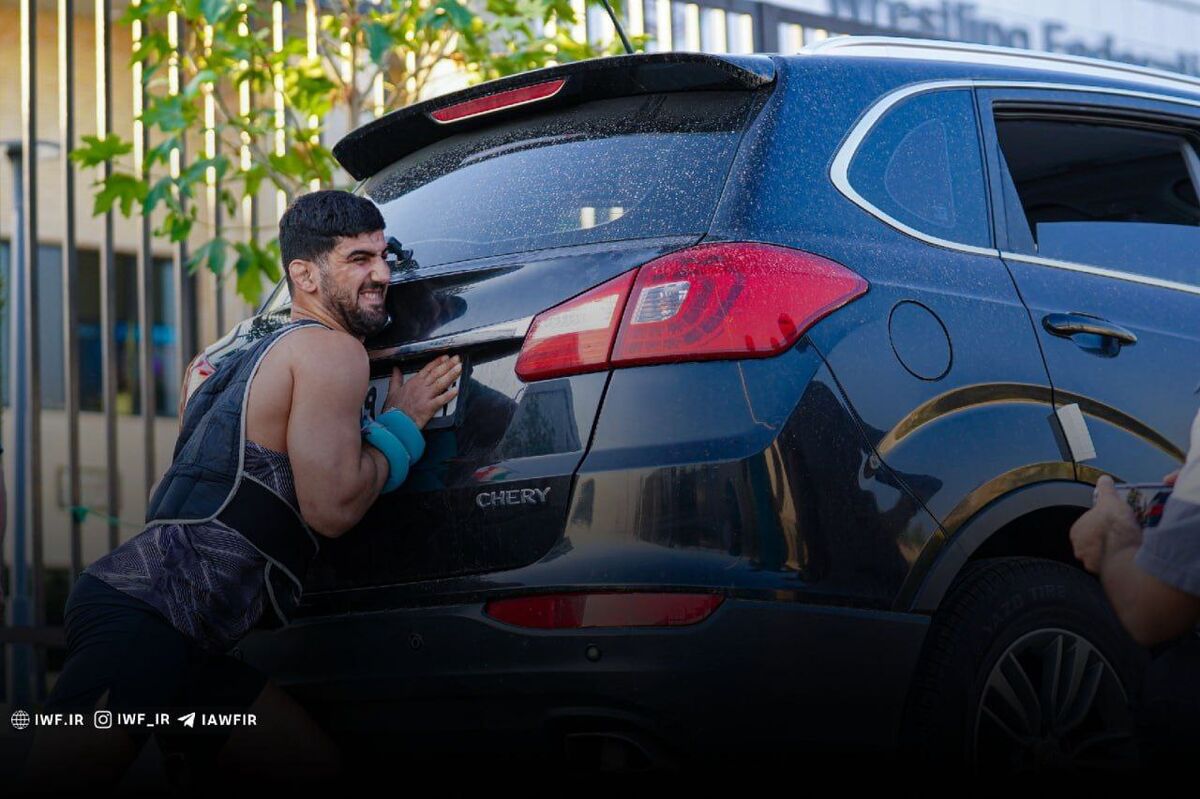 تصاویر| تمرین عجیب ملیپوشان کشتی ایران/ از هل دادن شاسی بلند تا کشتی گرفتن روی تپه