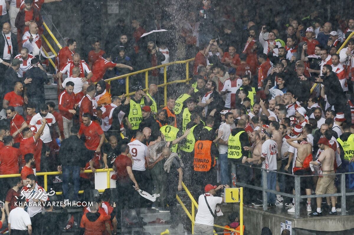 تصاویر| آشوب در یورو؛ مردم کشورهای همسایه در آلمان بهشدت درگیر شدند!/ باران سیلآسا در شب پرحاشیه دورتموند