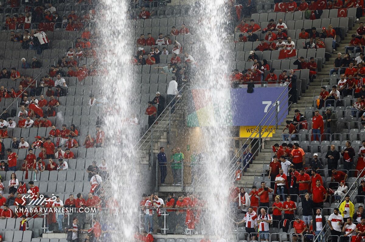 تصاویر| آشوب در یورو؛ مردم کشورهای همسایه در آلمان بهشدت درگیر شدند!/ باران سیلآسا در شب پرحاشیه دورتموند