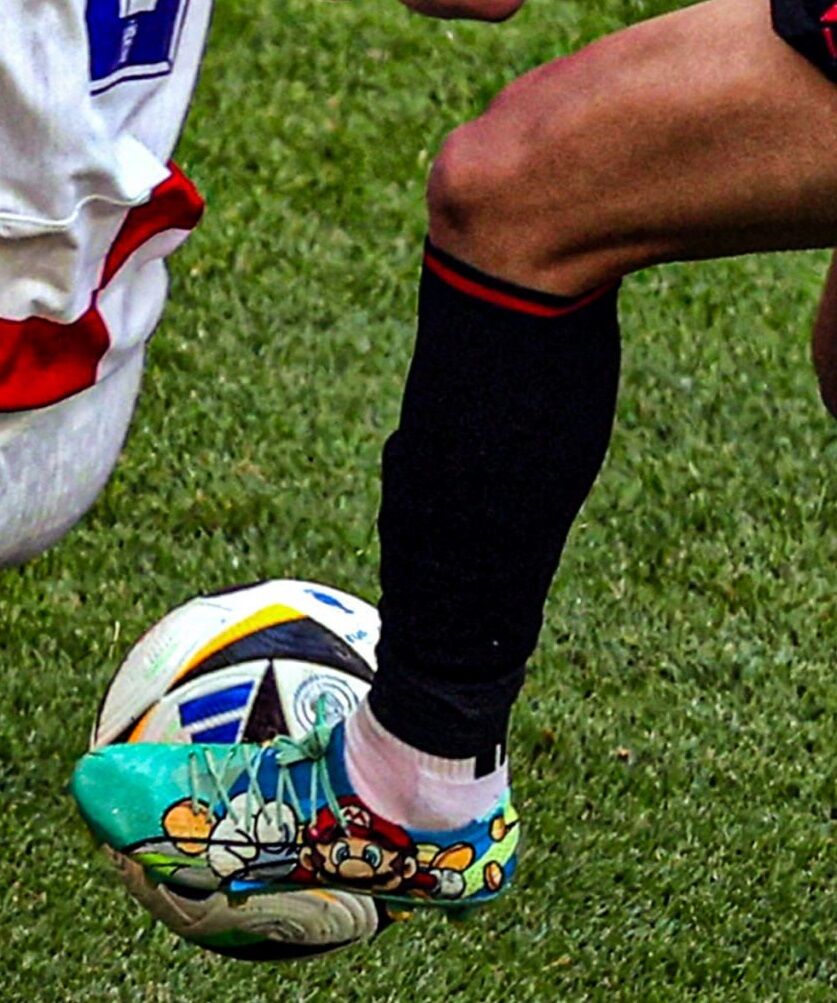 «سوپرماریو» روی استوکهای ستاره آلبانی/ شخصیت معروف بازیهای کامپیوتری وارد یورو ۲۰۲۴ شد +عکس