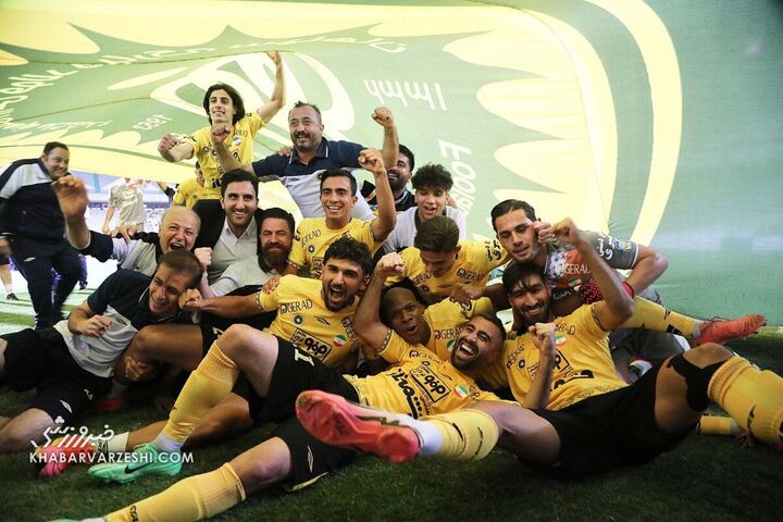 جشن قهرمانی سپاهان در جام حذفی ایران 1403-1402