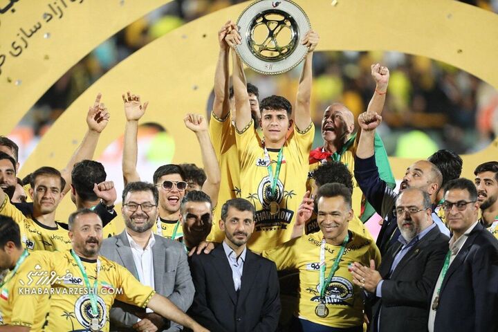 جشن قهرمانی سپاهان در جام حذفی ایران 1403-1402