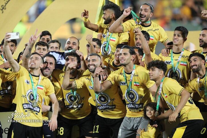 جشن قهرمانی سپاهان در جام حذفی ایران 1403-1402
