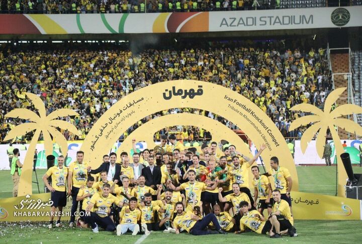جشن قهرمانی سپاهان در جام حذفی ایران 1403-1402