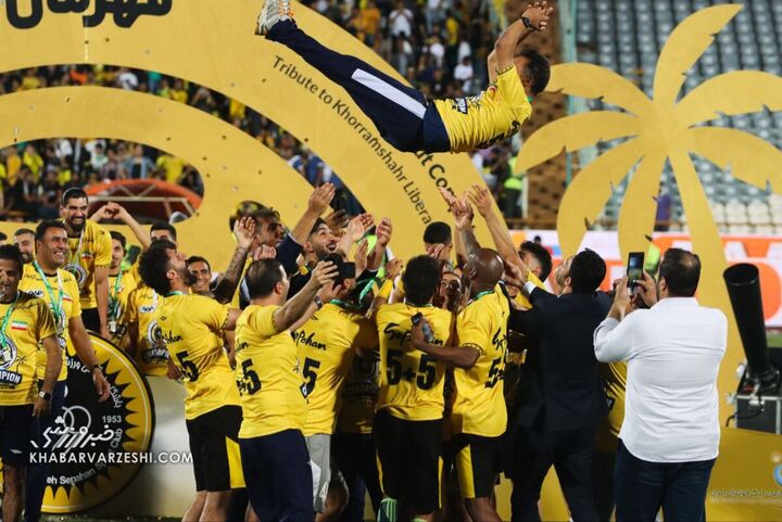 جشن قهرمانی سپاهان در جام حذفی ایران 1403-1402