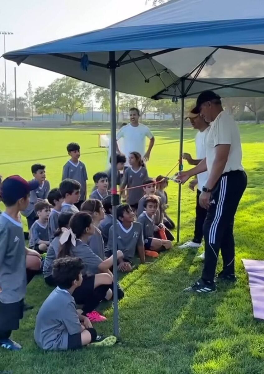 عکس| سرگرمی عابدزاده در آمریکا با کودکان