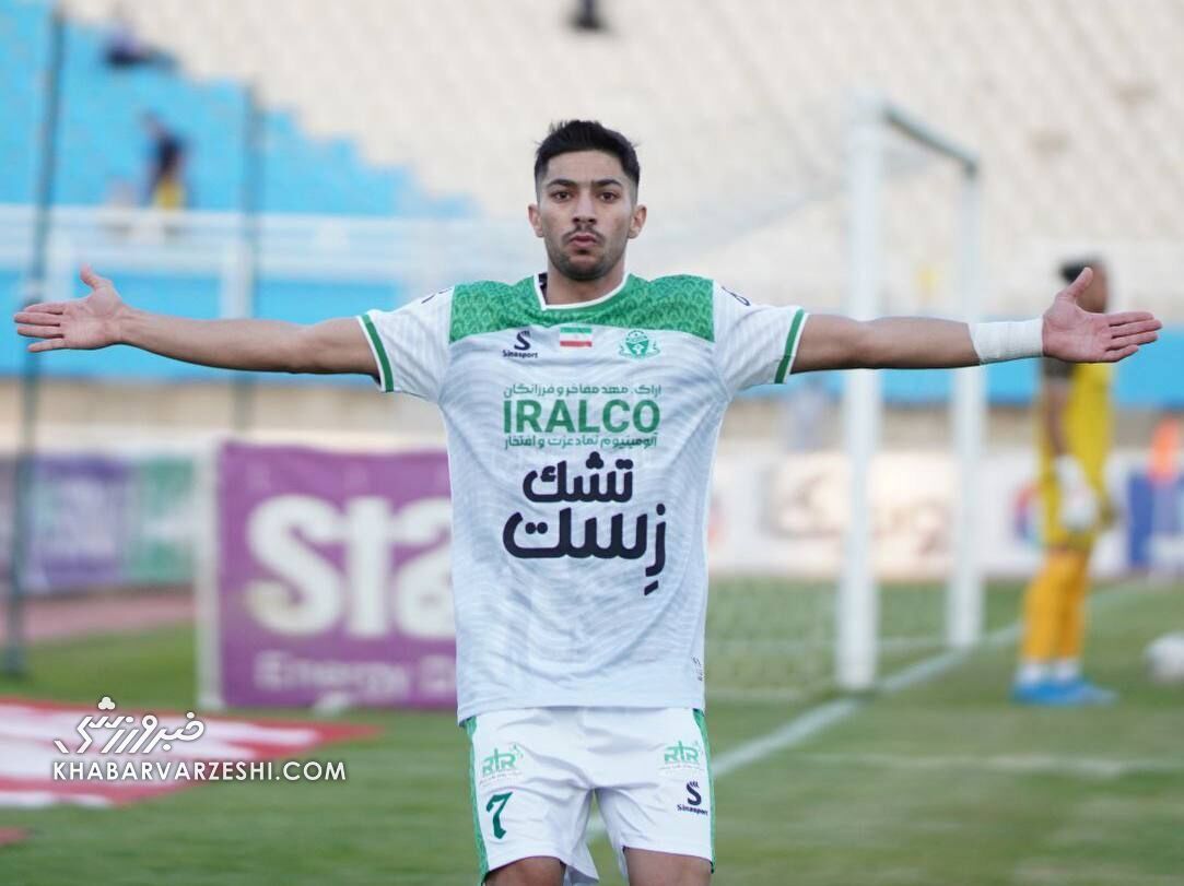 فکر و ذهن پرسپولیس درگیر خرید بمب ۲۴ ساله!/ اولین هایجک استقلال از سپاهان کلید خورد مهدی لیموچی