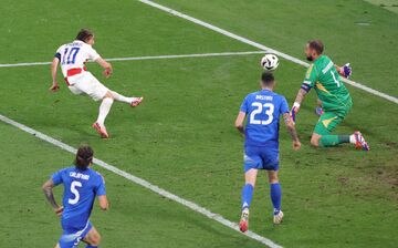 ویدیو| خلاصه بازی کرواسی ۱ - ایتالیا ۱/ تساوی مثل برد؛ صعود باورنکردنی آتزوری