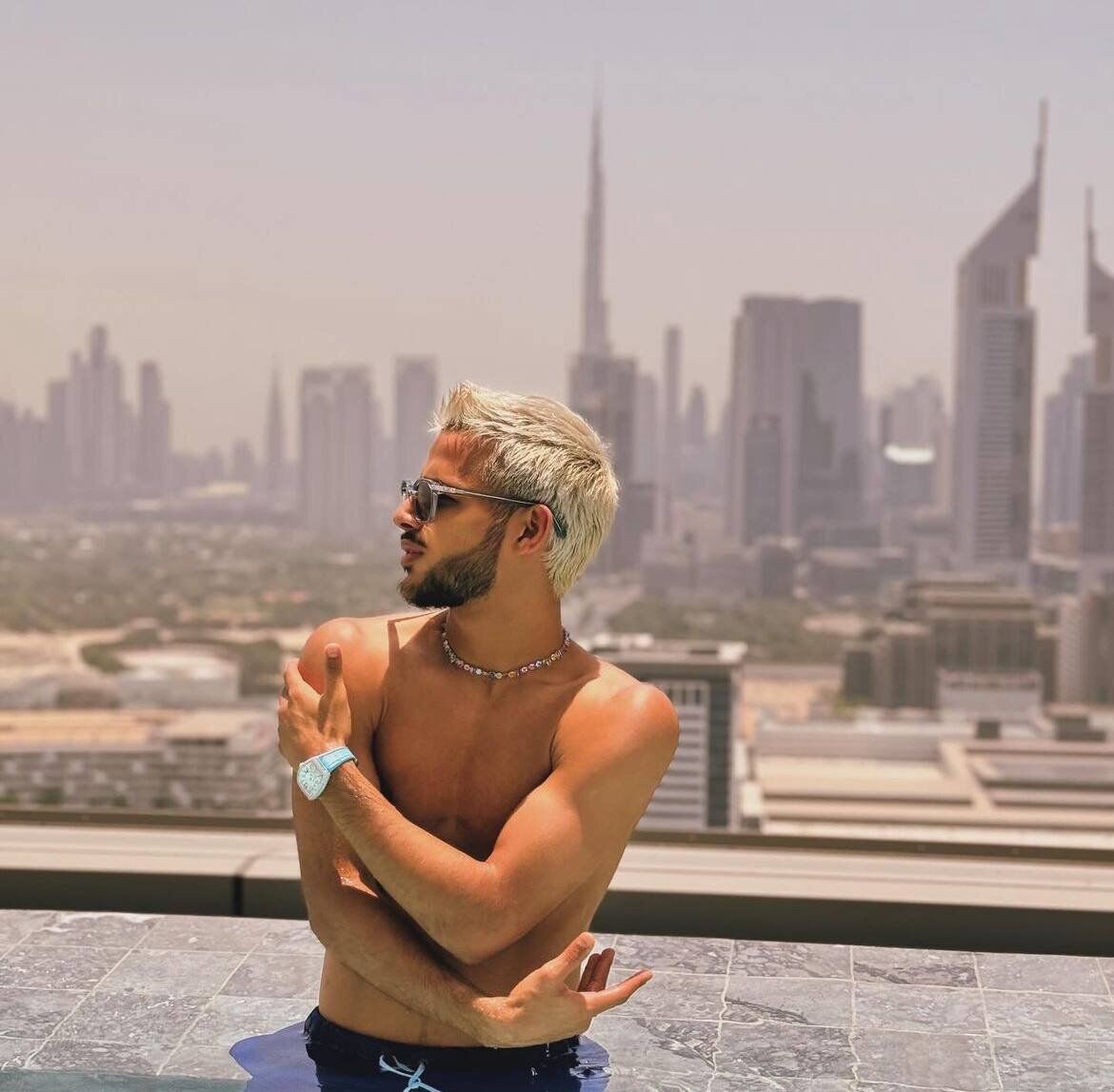 عکس| استایل جدید قایدی با ویوی بلندترین برج جهان