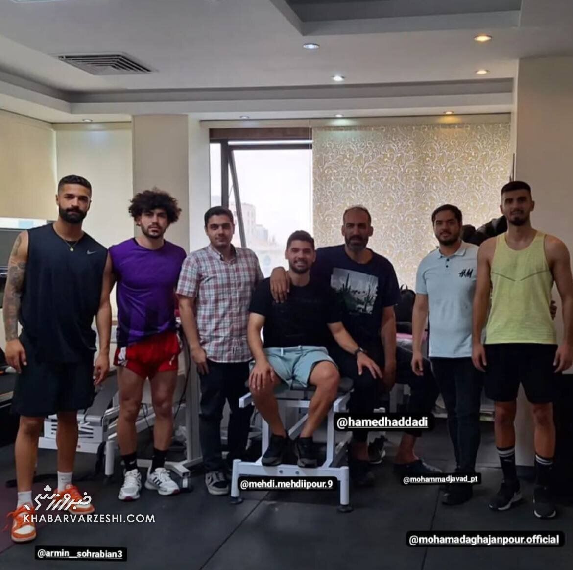 عکس| ستارههای استقلال کنار بلندترین ورزشکار ایران