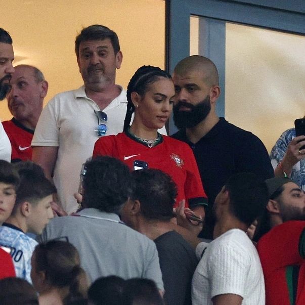 تصاویر| لشکرکشی جورجینا و فرزندانش در شب تلخ رونالدو/ استایل جدید نامزد کریس با لباس پرتغال