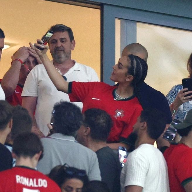 تصاویر| لشکرکشی جورجینا و فرزندانش در شب تلخ رونالدو/ استایل جدید نامزد کریس با لباس پرتغال