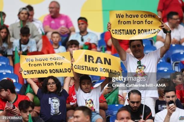 عکس| ایرانیها رونالدو را تنها نگذاشتند/ پلاکارد ویژه برای CR7 در یورو