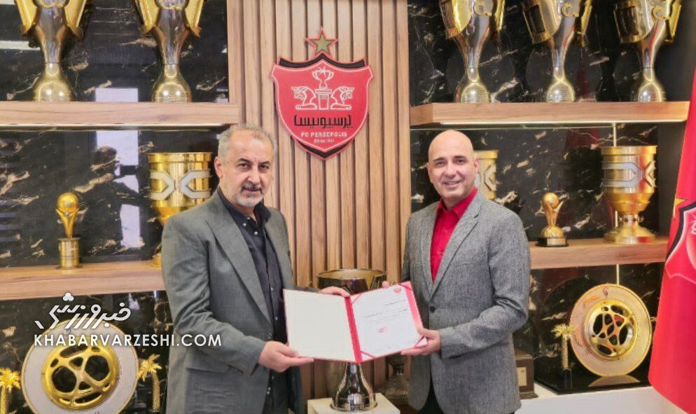 خیلی خوشحالم به پرسپولیس برگشتم/ هدف اصلی عزت و سرفرازی تیم محبوبمان است خیلی خوشحالم به پرسپولیس برگشتم/ هدف اصلی عزت و سرفرازی تیم محبوبمان است