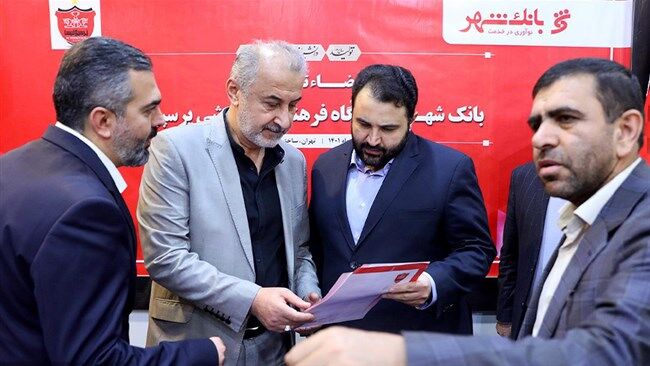 سوال این روزهای هواداران پرسپولیس از مالکان؛ وعدههای بانک شهر چه شد؟ سوال این روزهای هواداران پرسپولیس از مالکان؛ وعدههای بانک شهر چه شد؟