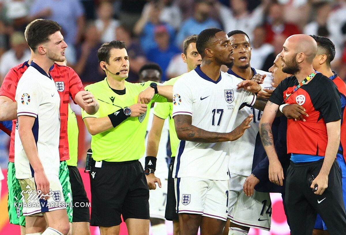 درگیری شدید در پایان بازی انگلیس - اسلواکی؛ چرا رایس با سرمربی حریف بهشدت درگیر شد؟ +تصاویر