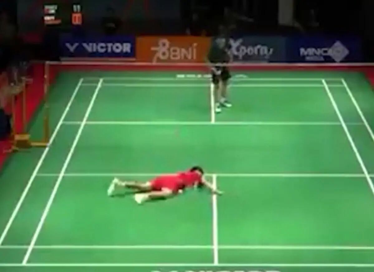 مرگ شوکه کننده بدمینتون باز ۱۷ ساله در زمین مسابقه +عکس