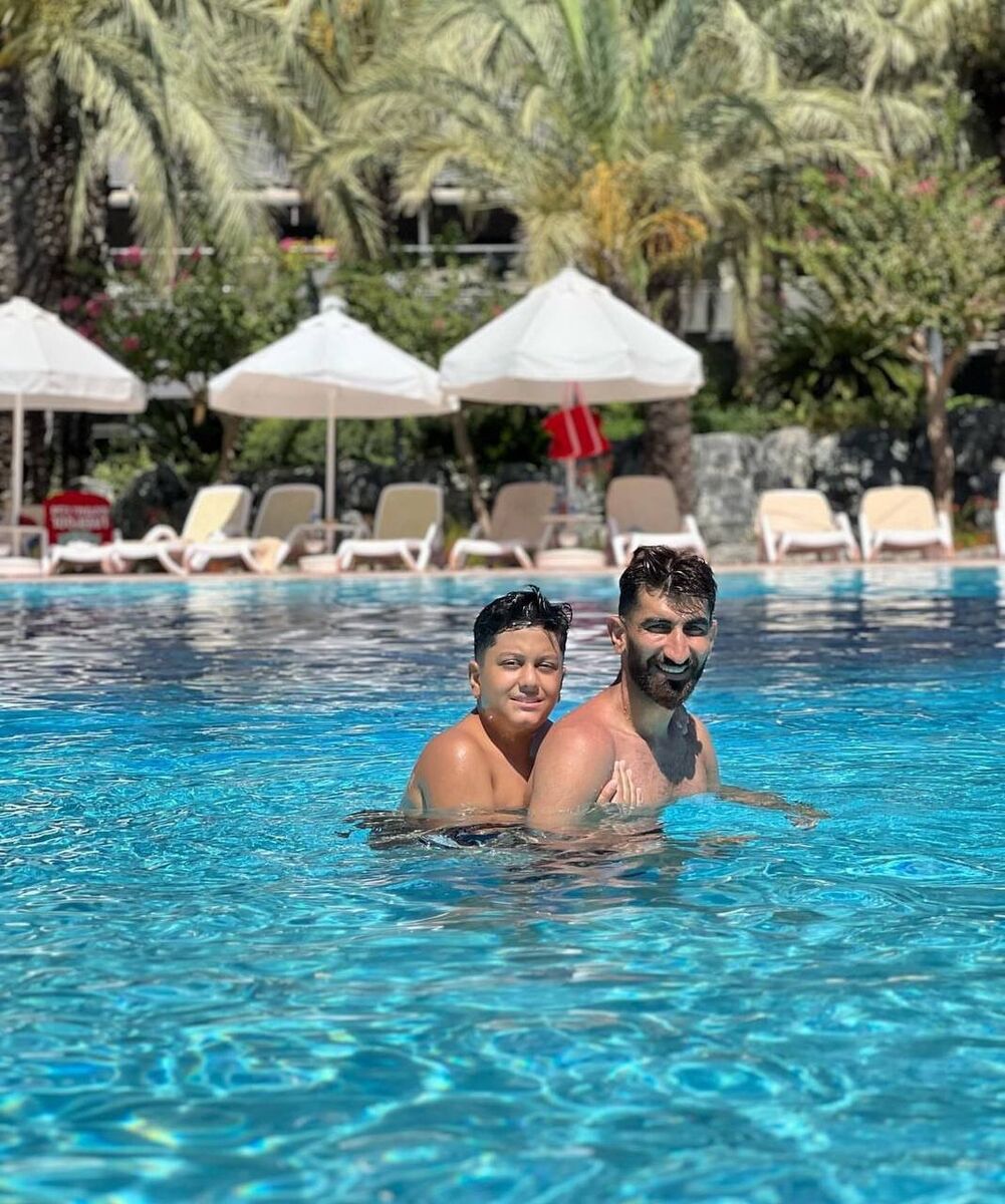 عکس| بیرانوند بیخیال دنیا/ تفریح تابستانی گلر جنجالی پرسپولیس در ترکیه