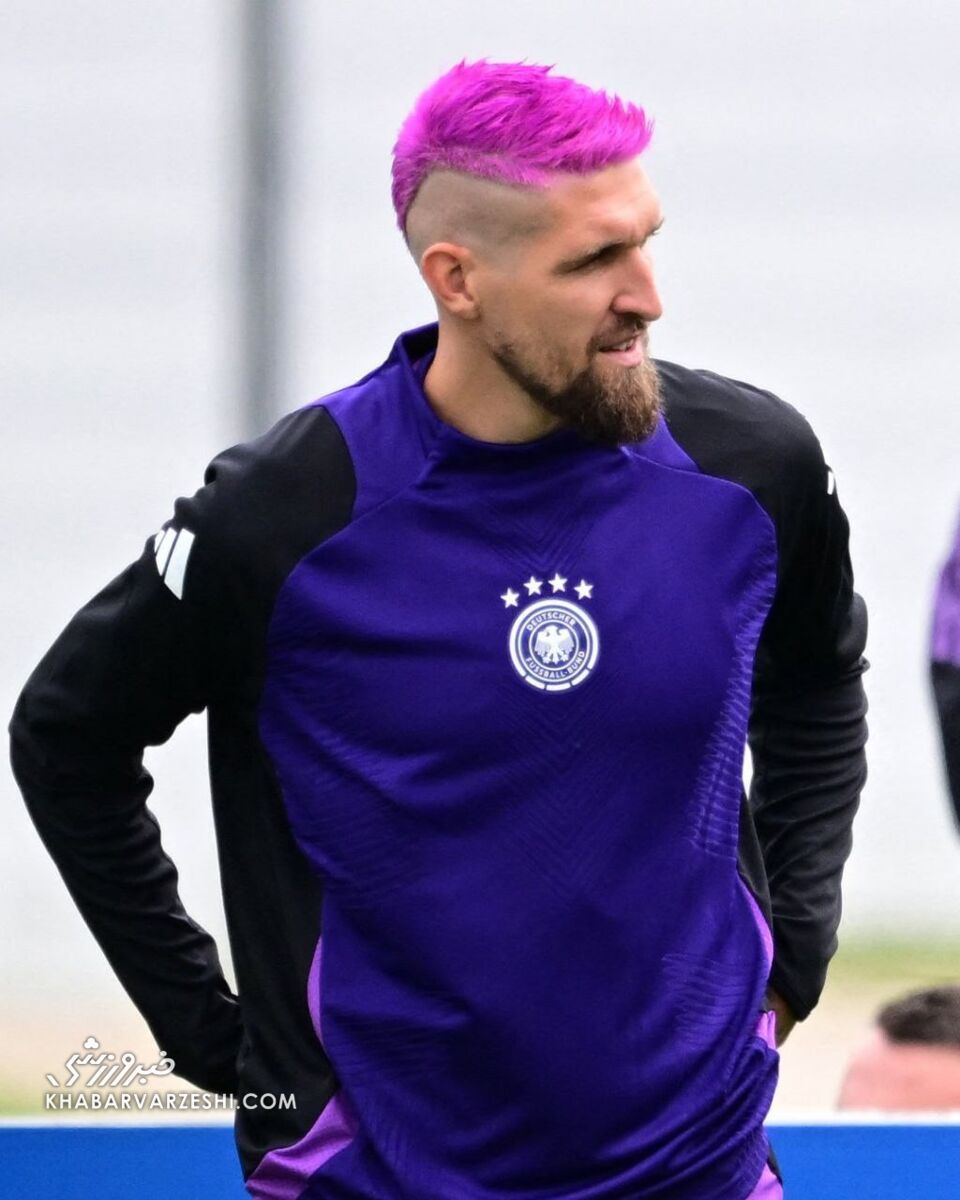 عکس| ملی پوش آلمان با رنگ موی صورتی به استقبال بازی حساس با اسپانیا رفت!