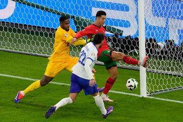 ویدیو| خلاصه بازی پرتغال ۰ (۳) - فرانسه ۰ (۵)/ خروس‌ها رونالدو را از جام بیرون انداختند