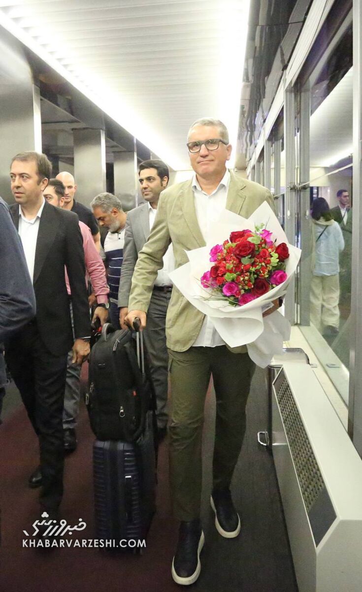 سرمربی پرسپولیس وارد تهران شد/ عکس اختصاصی خبرورزشی از فرودگاه
