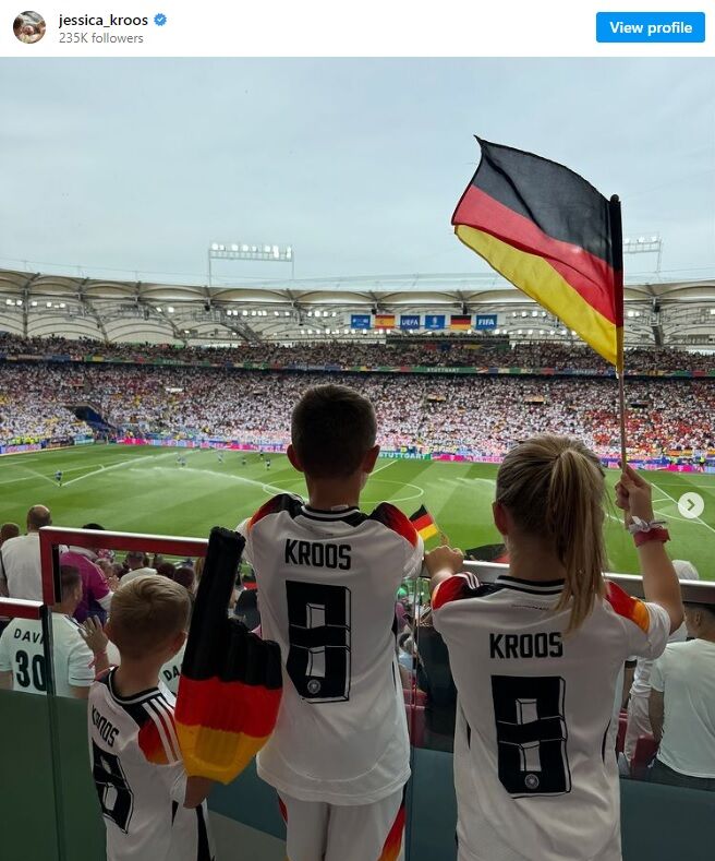 پیام تکاندهنده به ستاره فوتبال؛ متاسفانه وقتی در زمین حضور داشتی نتوانستی این لحظه را ببینی! +عکس